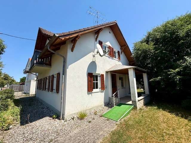 Außenansicht mit Eingang - Einfamilienhaus in 82256 Fürstenfeldbruck mit 111m² kaufen