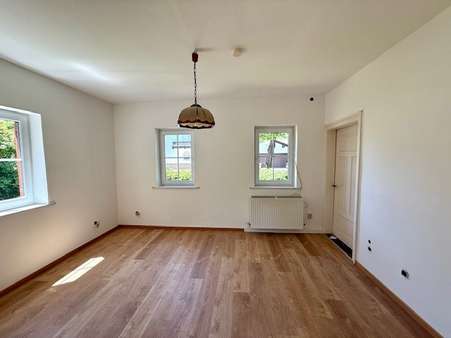 Wohnzimmer EG - Einfamilienhaus in 82256 Fürstenfeldbruck mit 111m² kaufen