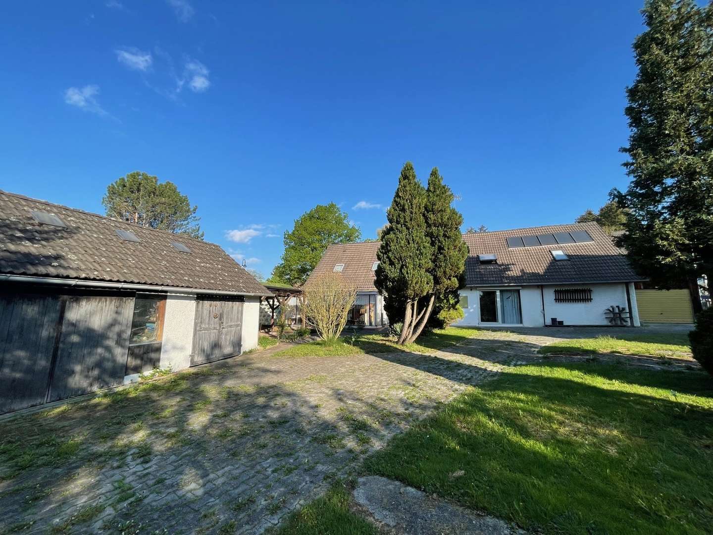 Ansicht Haus und Nebengebäude Ansicht Haus und Nebengebäude - Einfamilienhaus in 82288 Kottgeisering mit 236m² kaufen