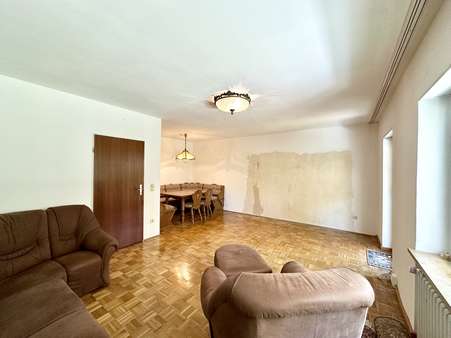 Geräumiges Wohnzimmer - Reihenmittelhaus in 82140 Olching mit 132m² kaufen
