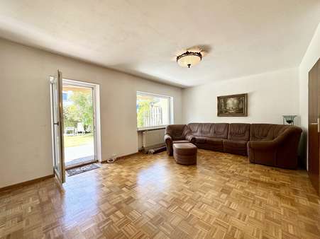Geräumiges Wohnzimmer - Reihenmittelhaus in 82140 Olching mit 132m² kaufen