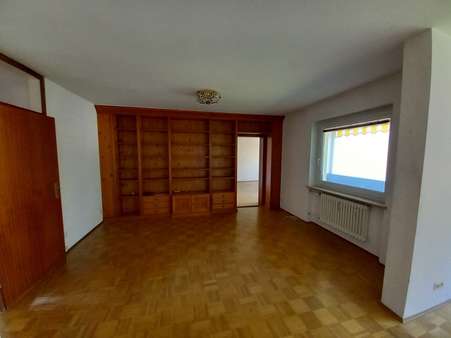Wohnzimmer 3 Zimmer WHG Wohnzimmer 3 Zimmer WHG - Etagenwohnung in 82110 Germering mit 108m² kaufen