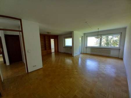 Wohnzimmer 3 Zimmer WHG Wohnzimmer 3 Zimmer WHG - Etagenwohnung in 82110 Germering mit 108m² kaufen