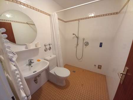 Badezimmer Badezimmer - Etagenwohnung in 82110 Germering mit 33m² kaufen