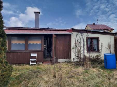 Blick auf den Schuppen vom Garten Blick auf den Schuppen vom Garten - Grundstück in 82140 Olching mit 563m² kaufen