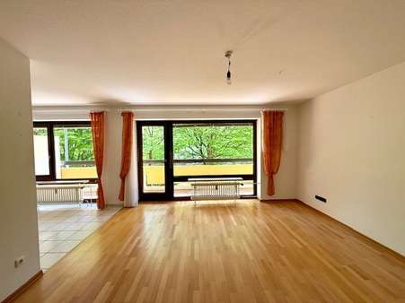 Helles Wohnzimmer - Etagenwohnung in 82110 Germering mit 76m² kaufen