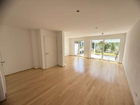 Wohn-/ Essbereich Wohn-/ Essbereich - Reihenmittelhaus in 82272 Moorenweis mit 160m² kaufen