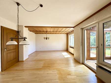 Helles Wohnzimmer - Reihenmittelhaus in 82256 Fürstenfeldbruck mit 97m² kaufen