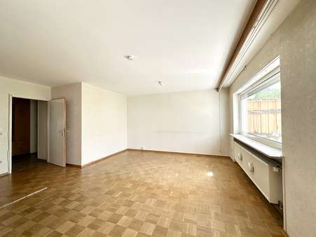 Geräumiges Wohnzimmer Geräumiges Wohnzimmer - Reihenmittelhaus in 82194 Gröbenzell mit 121m² kaufen