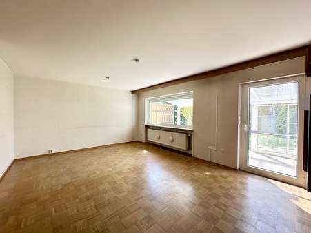 Geräumiges Wohnzimmer Geräumiges Wohnzimmer - Reihenmittelhaus in 82194 Gröbenzell mit 121m² kaufen