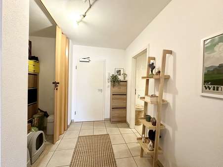 Eingangsbereich mit Abstellkammer - Etagenwohnung in 82178 Puchheim mit 87m² mieten
