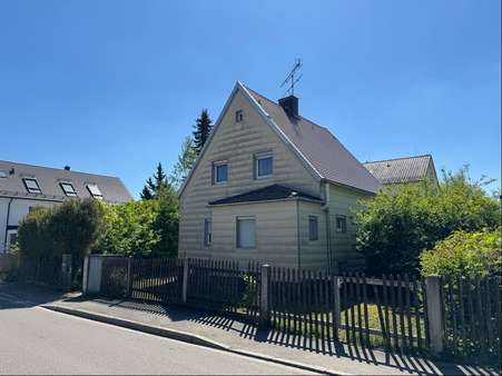Blick von der Straße - Grundstück in 82256 Fürstenfeldbruck mit 386m² kaufen