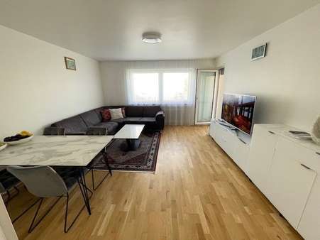 Wohn-/ Esszimmer - Erdgeschosswohnung in 82256 Fürstenfeldbruck mit 70m² kaufen