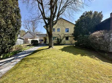 Blick auf das Haupthaus - Grundstück in 82256 Fürstenfeldbruck mit 3406m² kaufen