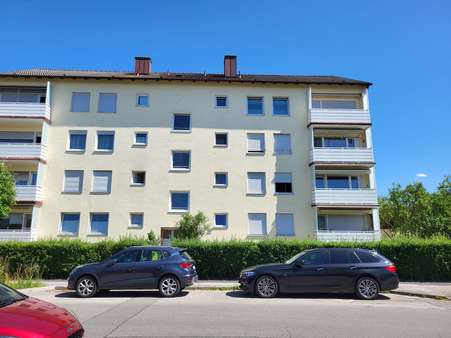 Gepflegtes Mehrfamilienhaus - Etagenwohnung in 82140 Olching mit 78m² kaufen