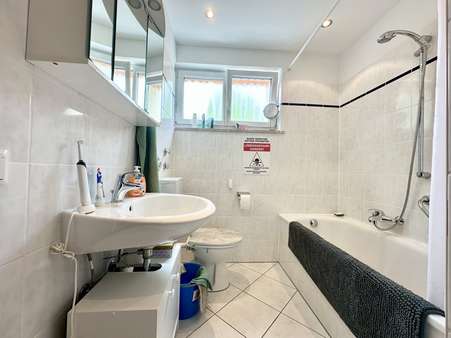Helles Badezimmer - Etagenwohnung in 82256 Fürstenfeldbruck mit 48m² kaufen