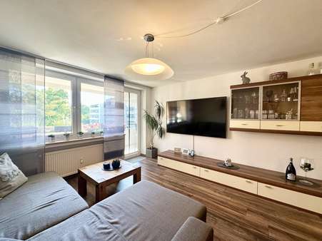 Helles Wohnzimmer Helles Wohnzimmer - Etagenwohnung in 82256 Fürstenfeldbruck mit 78m² kaufen