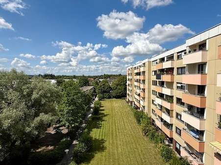 Ausblick vom Balkon Ausblick vom Balkon - Etagenwohnung in 82178 Puchheim mit 81m² kaufen
