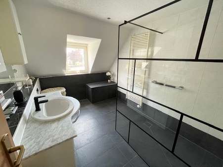 Modernes Duschbad im OG Modernes Duschbad im OG - Doppelhaushälfte in 82216 Maisach mit 100m² kaufen