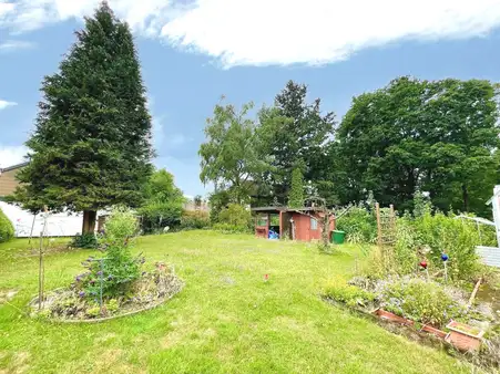 Ein-/ Zweifamilienhaus o. Baugrundstück in schöner Lage