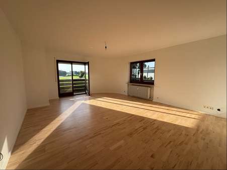 Wohnzimmer - Etagenwohnung in 82256 Fürstenfeldbruck mit 120m² mieten