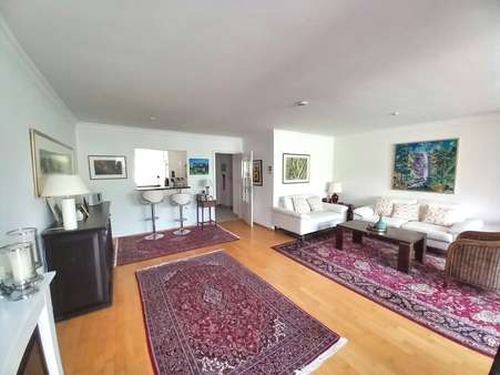Wohnzimmer mit Blick zur Küche Wohnzimmer mit Blick zur Küche - Reihenmittelhaus in 82178 Puchheim mit 151m² kaufen