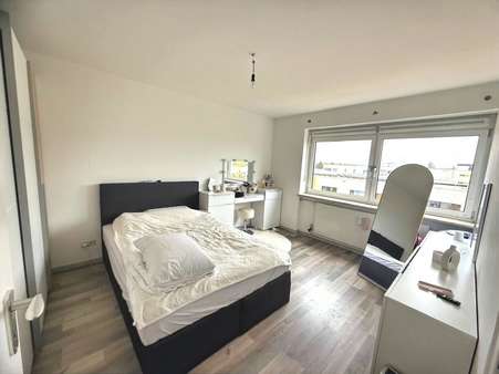 Schlafzimmer Schlafzimmer - Etagenwohnung in 82110 Germering mit 56m² kaufen
