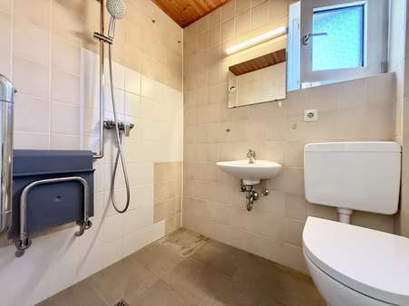 Renoviertes Badezimmer Renoviertes Badezimmer - Doppelhaushälfte in 82140 Olching mit 111m² kaufen