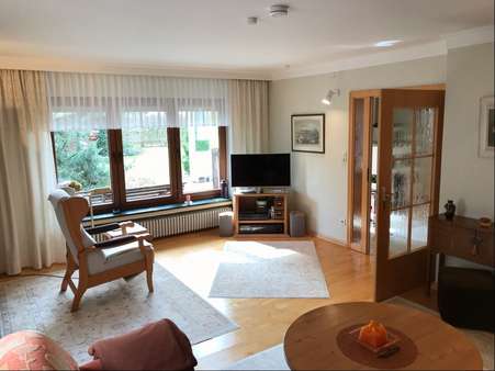 Wohnzimmer - Einfamilienhaus in 82256 Fürstenfeldbruck mit 228m² kaufen