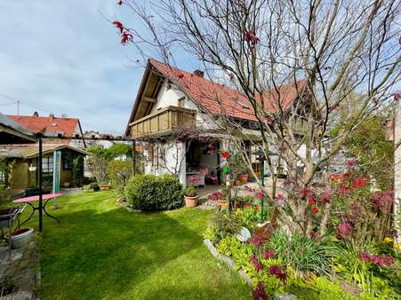 Ansicht vom Garten - Einfamilienhaus in 82281 Egenhofen mit 225m² kaufen