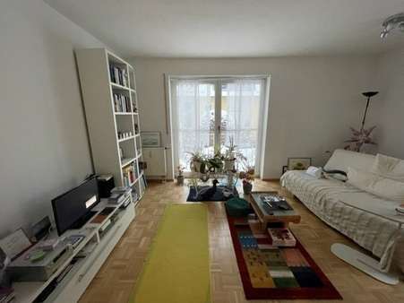 Wohnzimmer - Etagenwohnung in 81735 München mit 62m² kaufen
