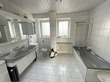 Bad Wohnung im EG - Mehrfamilienhaus in 82256 Fürstenfeldbruck mit 308m² kaufen