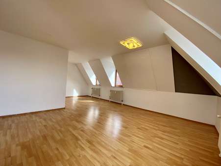 Wohnzimmer - Maisonette-Wohnung in 86343 Königsbrunn mit 80m² kaufen