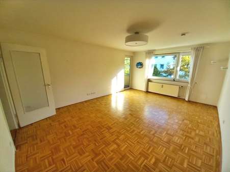 Wohnzimmer - Etagenwohnung in 82110 Germering mit 60m² kaufen