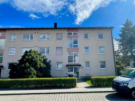 Vorderansicht - Erdgeschosswohnung in 82256 Fürstenfeldbruck mit 69m² kaufen