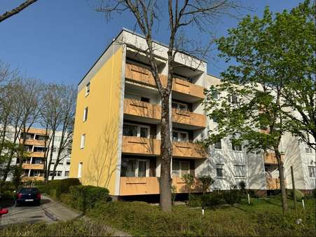 Ansicht Wohnanlage - Etagenwohnung in 82256 Fürstenfeldbruck mit 63m² kaufen