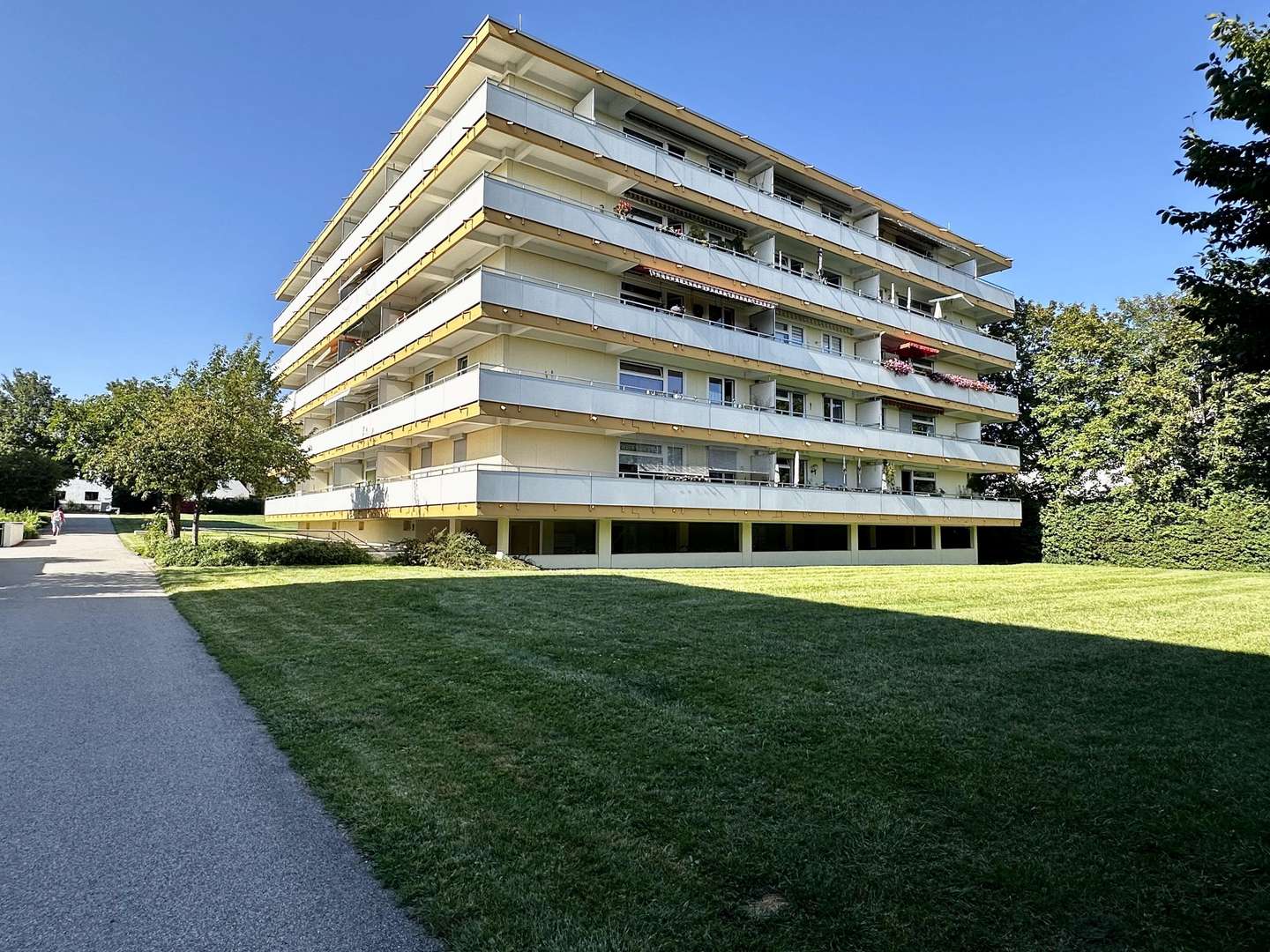 Blick auf das Gebäude - Etagenwohnung in 82256 Fürstenfeldbruck mit 44m² kaufen