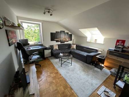 Wohnzimmer - Dachgeschosswohnung in 82256 Fürstenfeldbruck mit 61m² kaufen