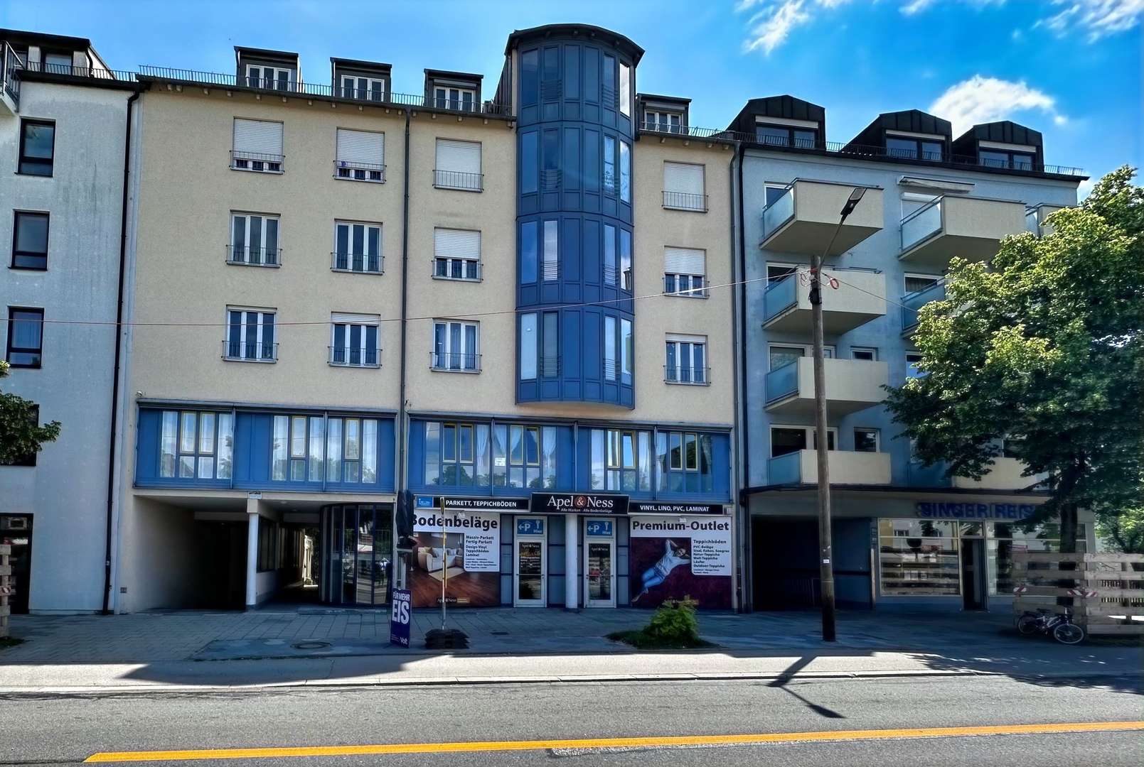 Gesamthaus - Tiefgaragenstellplatz in 80686 München mit 0m² kaufen