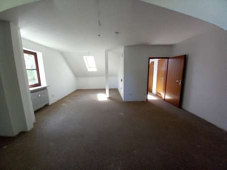 Wohnraum - Dachgeschosswohnung in 82110 Germering mit 38m² kaufen