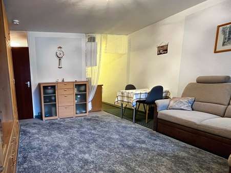 Wohnzimmer: Blick zur Küche - Etagenwohnung in 82515 Wolfratshausen mit 31m² kaufen