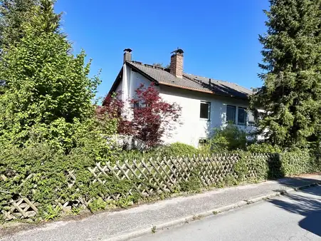 Freistehendes Einfamilienhaus mit viel Potenzial zur individuellen Gestaltung!