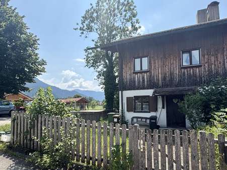 Vorgarten Vorgarten - Doppelhaushälfte in 83661 Lenggries mit 122m² kaufen