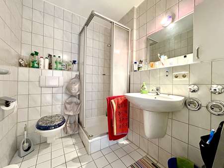 Badezimmer mit Dusche - Etagenwohnung in 82515 Wolfratshausen mit 32m² mieten