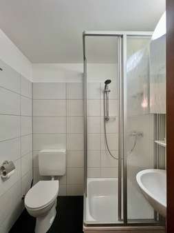 Gäste-WC mit Dusche Gäste-WC mit Dusche - Erdgeschosswohnung in 82067 Ebenhausen mit 129m² kaufen