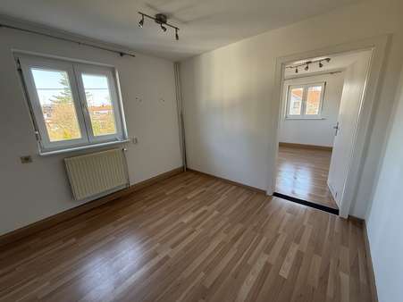Wohn- und Essbereich Wohnung 3 Wohn- und Essbereich Wohnung 3 - Mehrfamilienhaus in 82515 Wolfratshausen mit 237m² kaufen