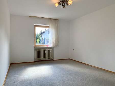 Schlafzimmer - Etagenwohnung in 83666 Waakirchen mit 60m² kaufen
