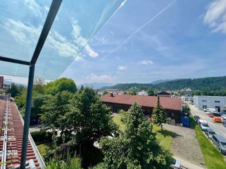 Blick vom Balkon Richtung Süden Blick vom Balkon Richtung Süden - Dachgeschosswohnung in 83646 Bad Tölz mit 70m² kaufen