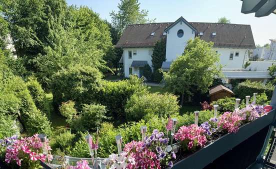 Blick vom Balkon Blick vom Balkon - Etagenwohnung in 82538 Geretsried mit 44m² kaufen