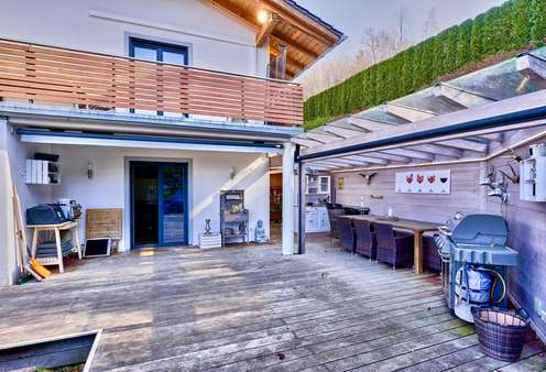 Terrasse mit Überdachung - Einfamilienhaus in 82431 Kochel mit 247m² kaufen